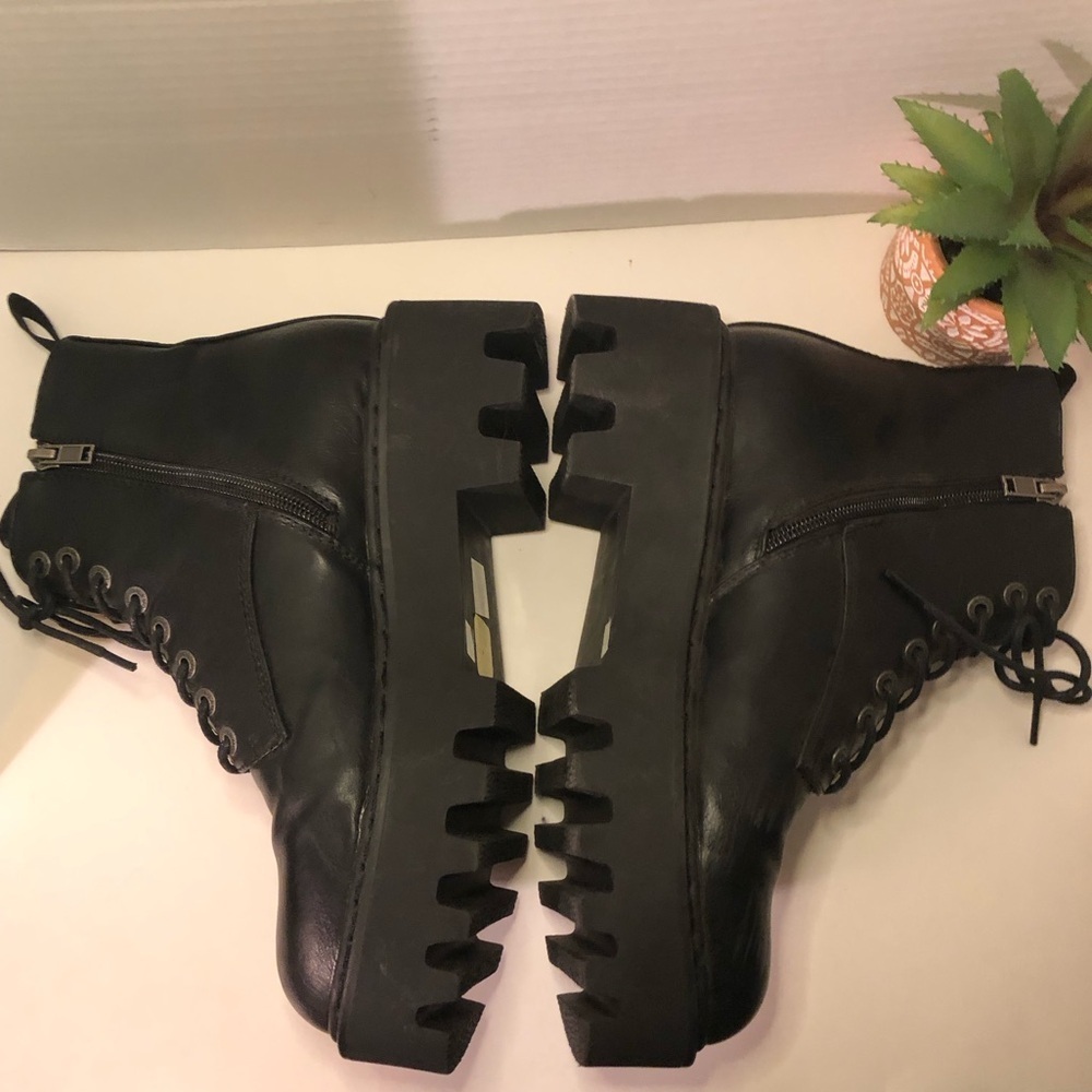 LAMODA Black Leather Platform Boots - Picture 11 of 16